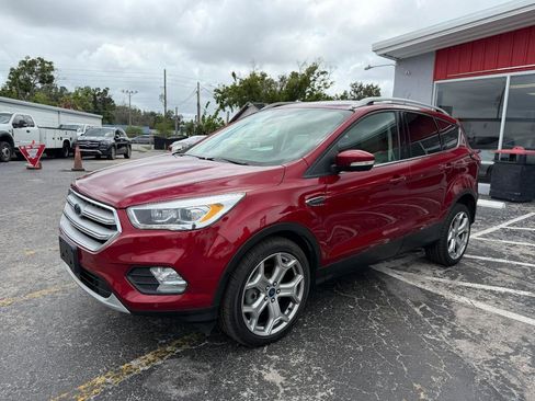 Used 2019 Ford Escape Titanium image 3