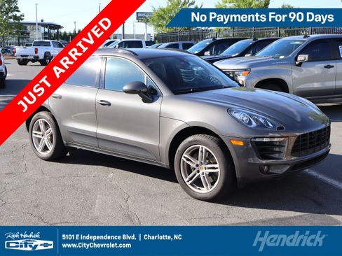 Used 2018 Porsche Macan AWD/4WD image 1