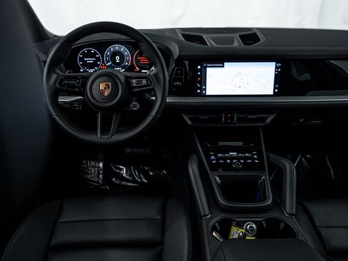 Certified 2025 Porsche Cayenne image 13