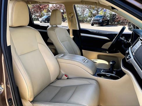 Used 2017 Toyota Highlander XLE image 8
