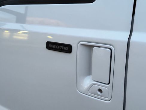 Used 2010 Ford F250 Lariat image 18