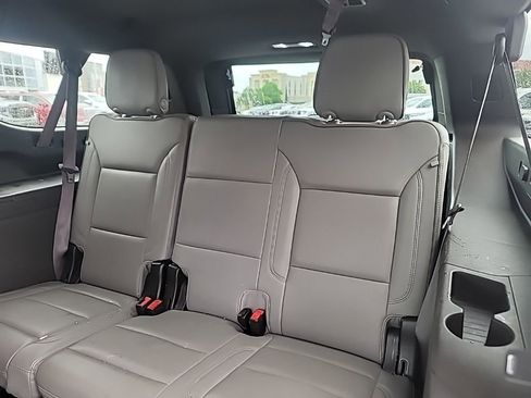 Used 2023 GMC Yukon XL SLT w/ SLT Premium Package RWD image 13