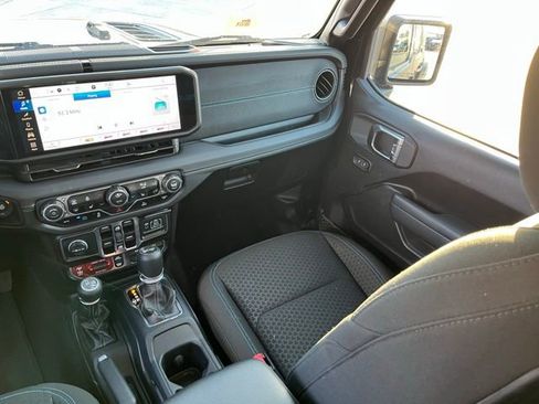 Used 2025 Jeep Wrangler Unlimited Rubicon 4xe w/ Convenience Group image 15