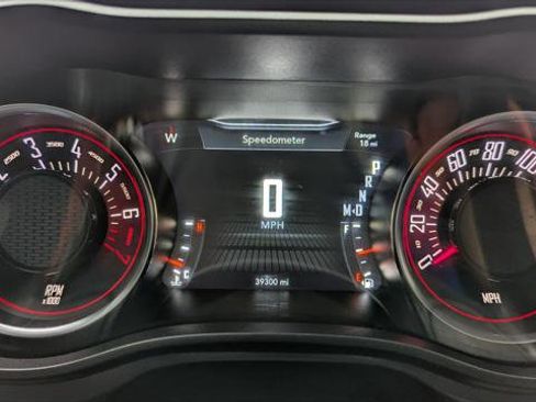 Used 2019 Dodge Challenger SXT image 18