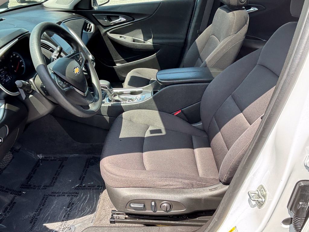 Used 2024 Chevrolet Malibu LT FWD image 18