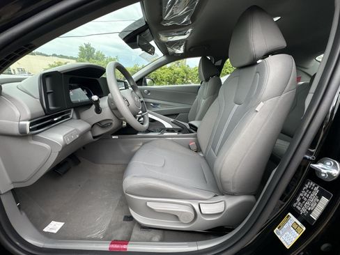 New 2026 Hyundai Elantra SE FWD image 13