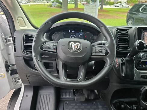 Used 2023 RAM ProMaster 2500 w/ Driver Convenience Group FWD image 13