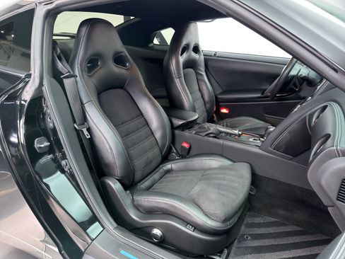 Used 2015 Nissan GT-R Premium AWD/4WD image 17