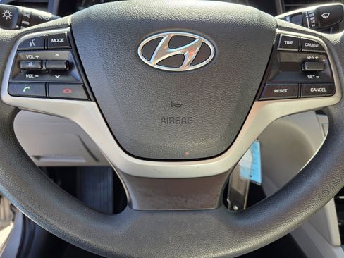 Used 2017 Hyundai Elantra SE image 47
