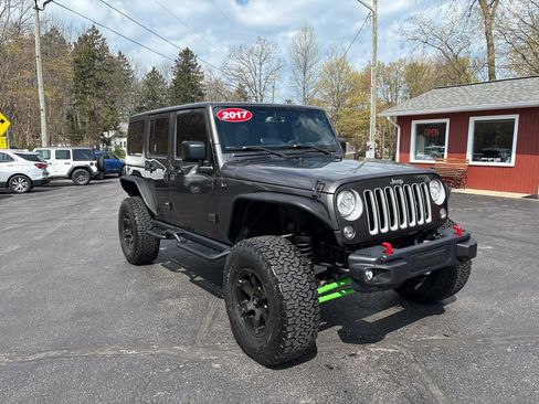Used 2017 Jeep Wrangler Unlimited Sahara image 2