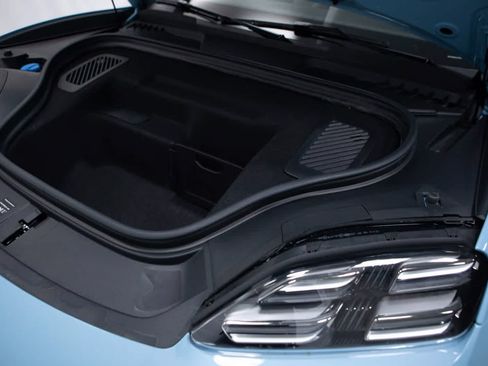 Certified 2026 Porsche Macan Electric RWD image 39