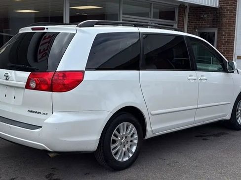 Used 2010 Toyota Sienna XLE FWD image 6