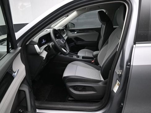 New 2026 Volkswagen Tiguan SE AWD/4WD image 9