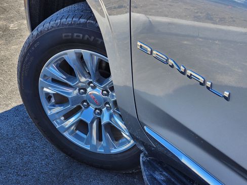 Used 2025 GMC Yukon XL Denali AWD/4WD image 11