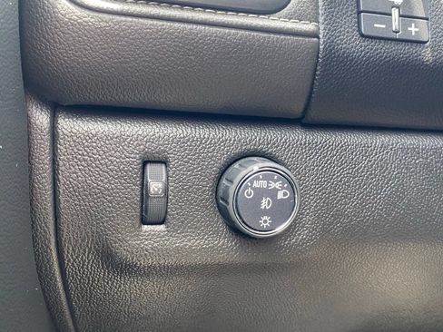 Used 2022 GMC Canyon Denali RWD image 26