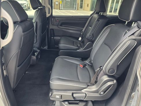 Used 2025 Honda Odyssey Elite image 11