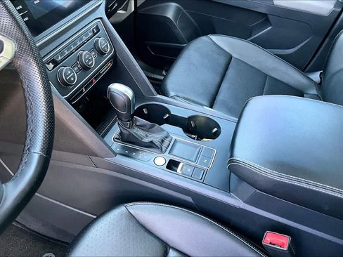 Used 2021 Volkswagen Atlas SE w/ Panoramic Sunroof Package FWD image 17