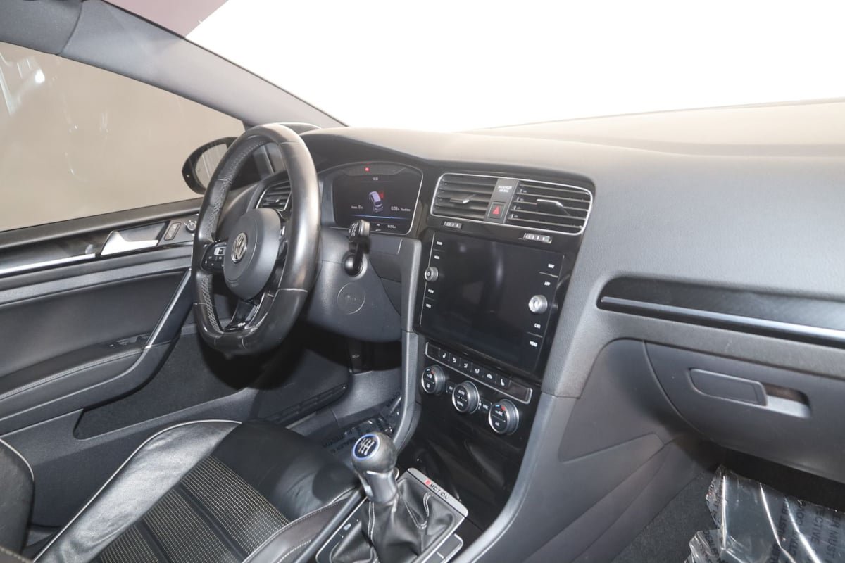 Used 2019 Volkswagen Golf 4-Door AWD/4WD image 35