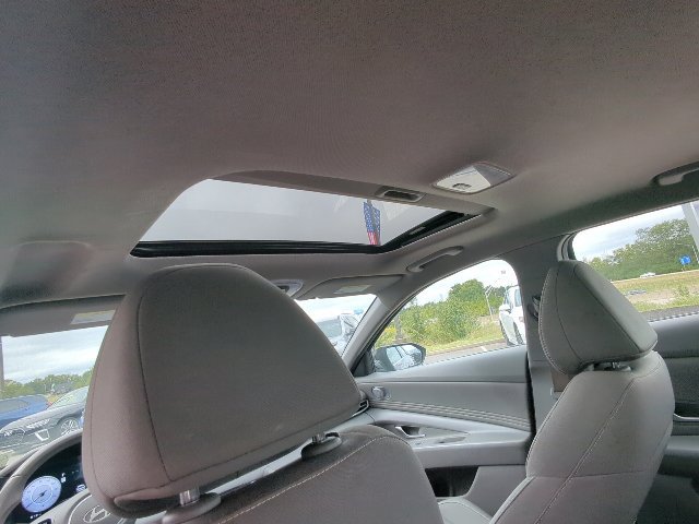 Used 2025 Hyundai Elantra SEL FWD image 24