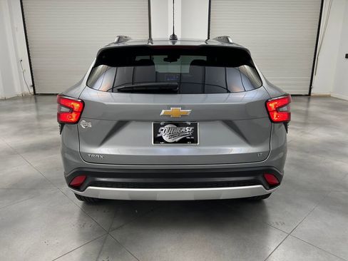 Used 2025 Chevrolet Trax LT w/ LT Convenience Package FWD image 6