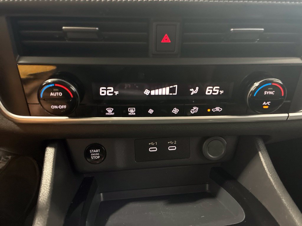 Used 2024 Nissan Rogue SV FWD image 25
