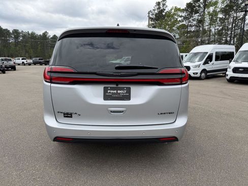 New 2026 Chrysler Pacifica Limited w/ S Appearance Package image 5