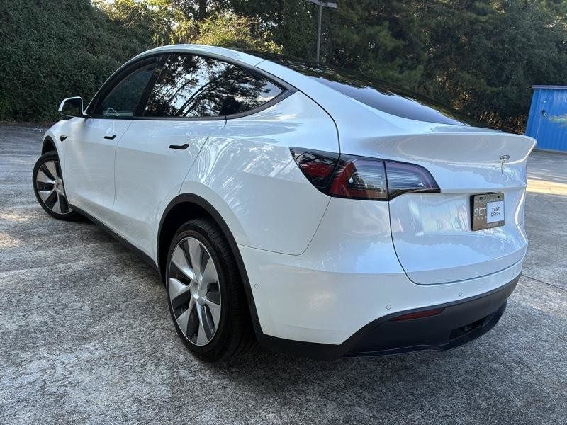 Used 2022 Tesla Model Y AWD image 10