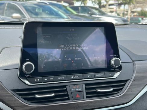 Used 2025 Nissan Altima 2.5 SV FWD image 27
