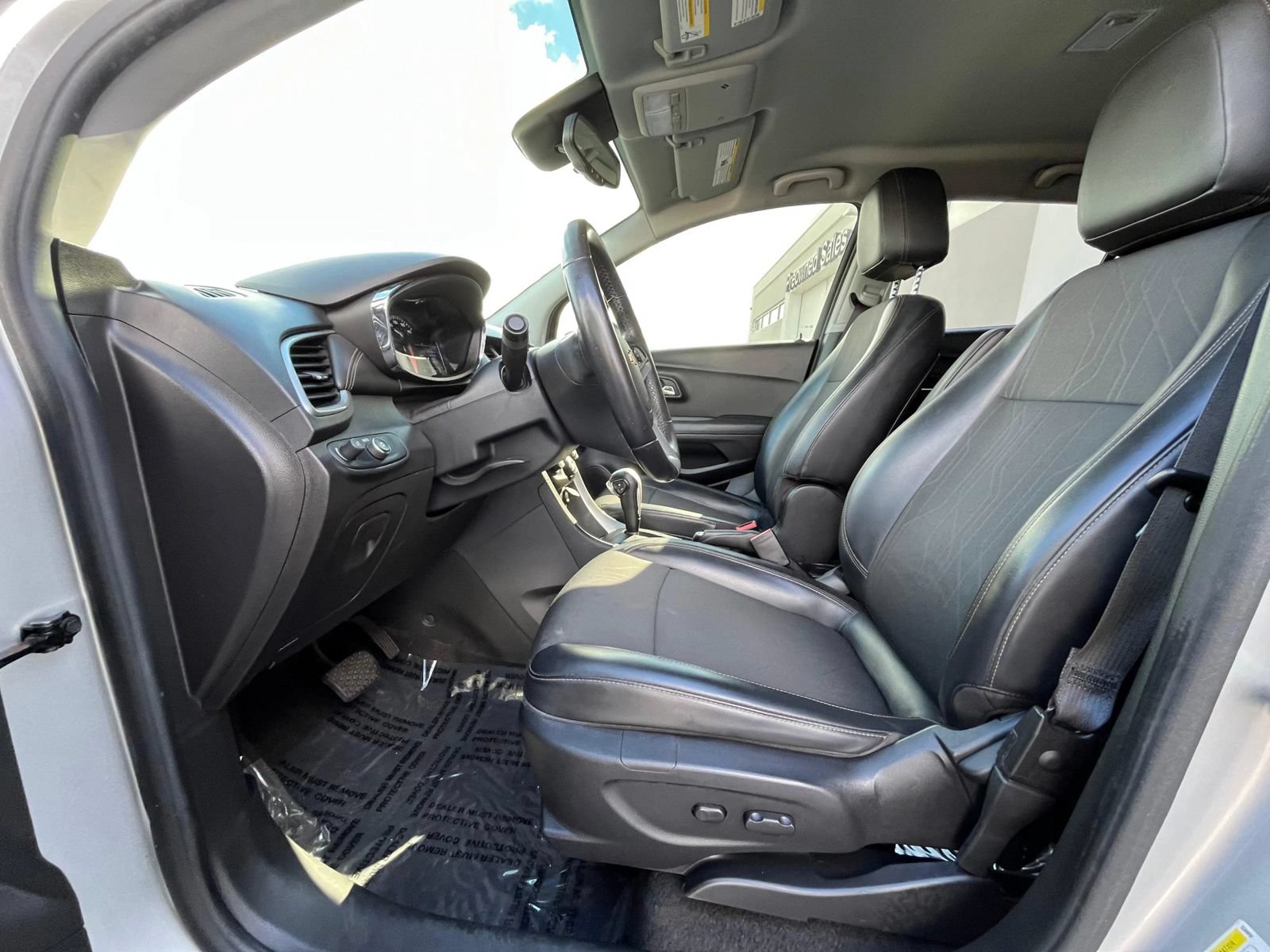Used 2018 Chevrolet Trax LT w/ LT Convenience Package AWD/4WD image 26