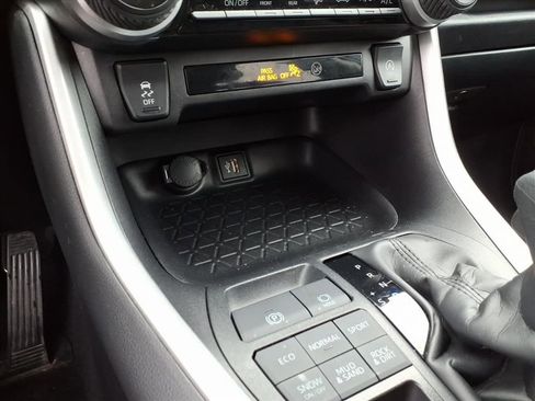 Used 2025 Toyota RAV4 LE image 23