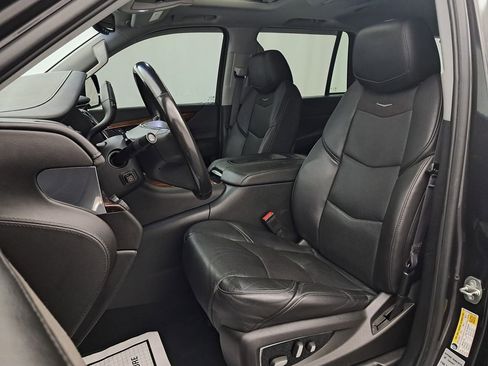 Used 2016 Cadillac Escalade Luxury image 11