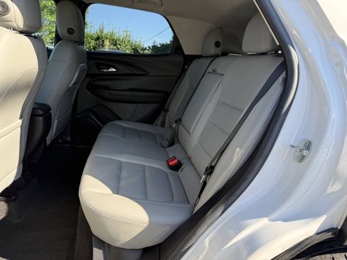 Used 2021 Chevrolet TrailBlazer LT w/ Premium Seating Package FWD image 11