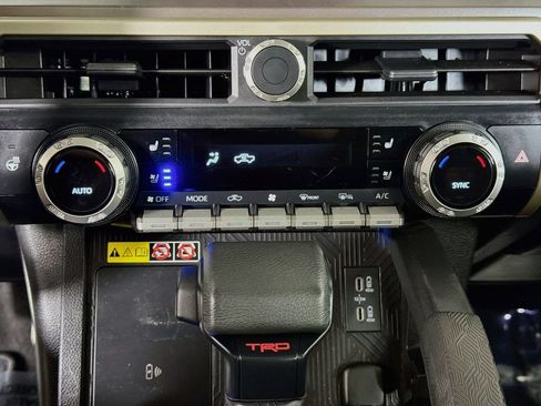 Used 2024 Toyota Tacoma TRD Sport w/ TRD Sport Premium Package AWD/4WD image 17