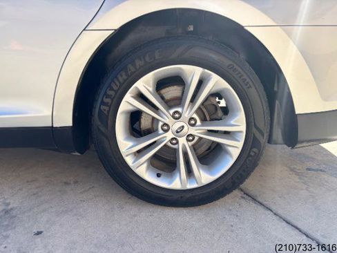 Used 2017 Ford Taurus SEL image 32