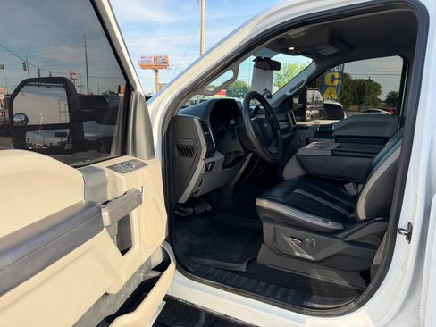 Used 2019 Ford F250 XLT w/ XLT Value Package image 4