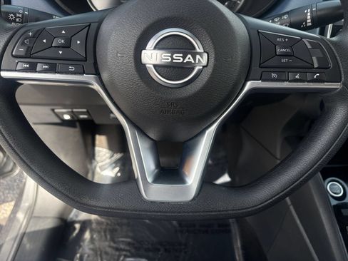 Used 2025 Nissan Versa SV FWD image 28