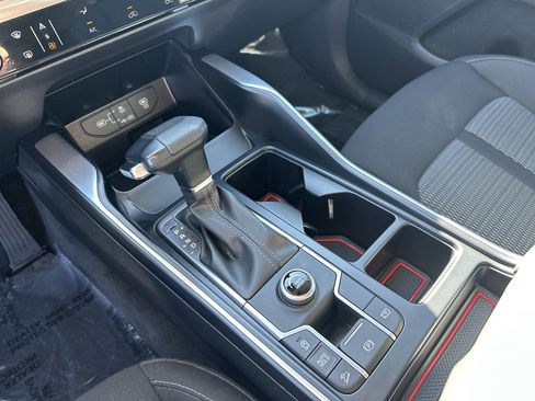 Used 2025 Kia Sorento LX image 26