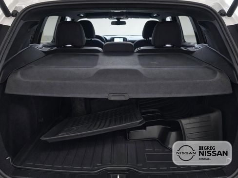Used 2024 Volvo XC40 B5 Core AWD/4WD image 14
