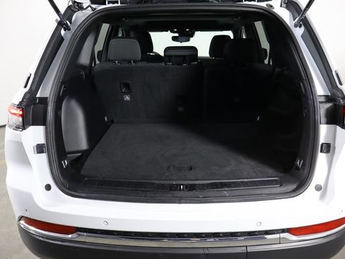 Used 2024 Jeep Grand Cherokee Laredo X RWD image 17