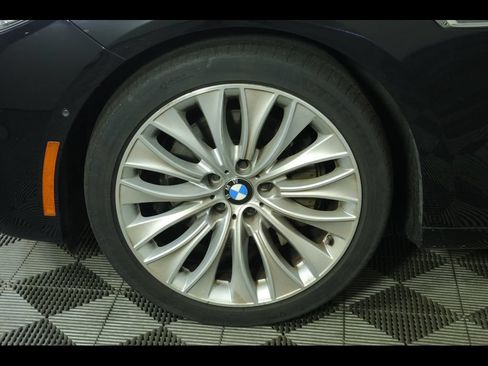 Used 2017 BMW 535i Gran Turismo RWD image 9
