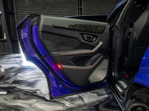 Used 2021 Lamborghini Urus image 22