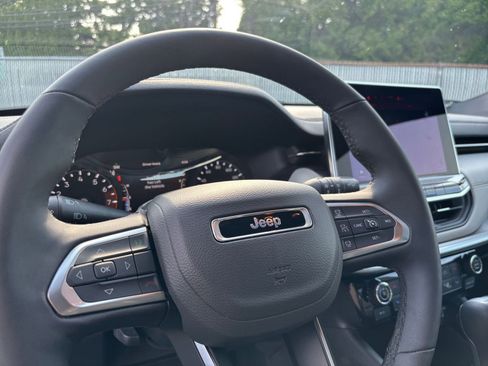 Used 2025 Jeep Compass Limited AWD/4WD image 29