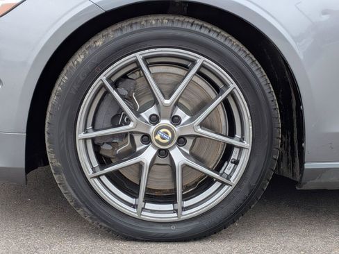 Used 2018 Volvo S90 T6 Momentum w/ Convenience Package image 10