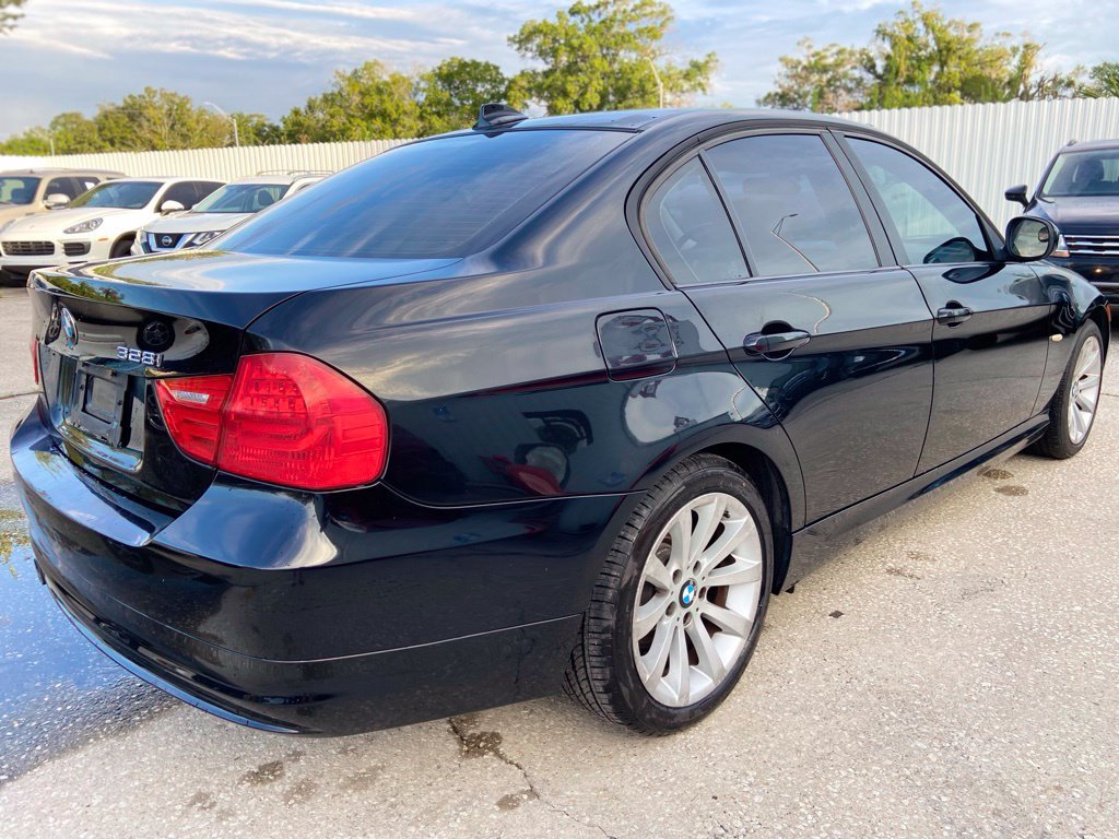 Used 2011 BMW 328i Sedan RWD image 6