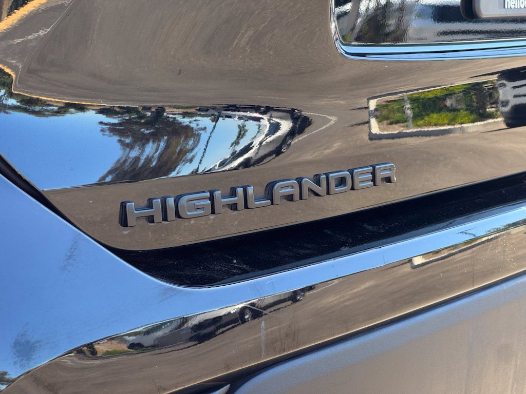 Used 2023 Toyota Highlander XLE FWD image 24