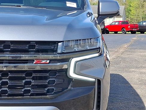 Used 2022 Chevrolet Suburban Z71 w/ Luxury Package AWD/4WD image 28