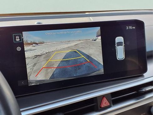 Used 2024 Kia Sorento S image 9