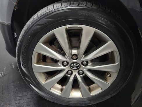 Used 2017 Toyota Camry XLE w/ Moonroof Package FWD image 14