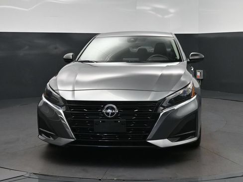 Used 2025 Nissan Altima 2.5 S FWD image 10