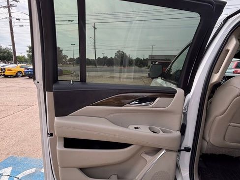 Used 2020 Cadillac Escalade ESV Premium Luxury AWD/4WD image 13